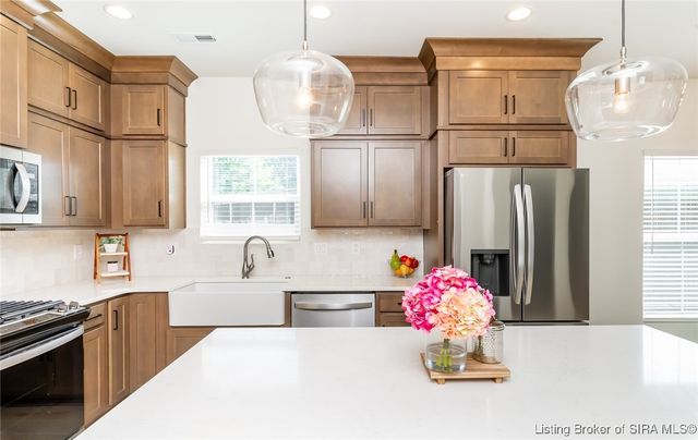 719 E Chestnut Street, Jeffersonville, IN 47130