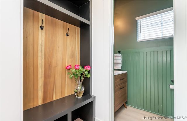 719 E Chestnut Street, Jeffersonville, IN 47130