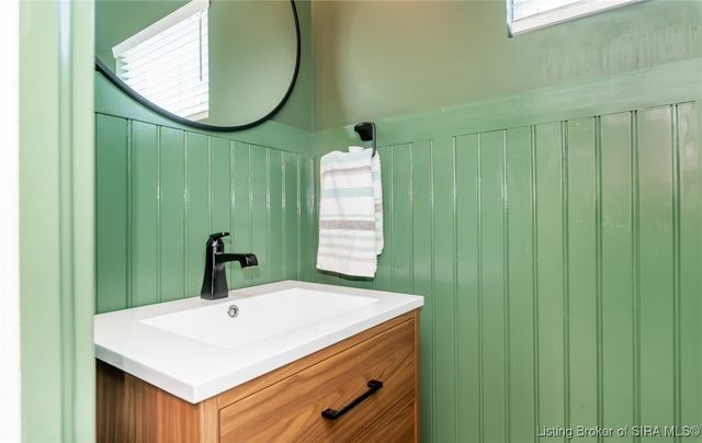 719 E Chestnut Street, Jeffersonville, IN 47130