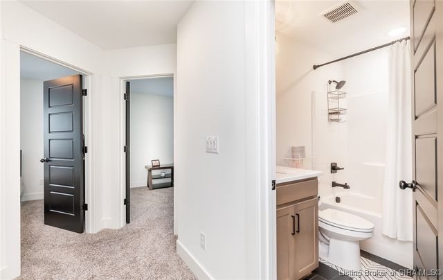 719 E Chestnut Street, Jeffersonville, IN 47130