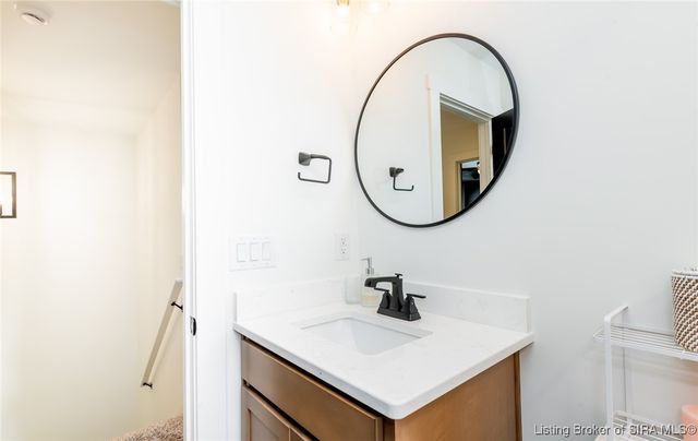 719 E Chestnut Street, Jeffersonville, IN 47130