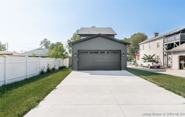 719 E Chestnut Street, Jeffersonville, IN 47130