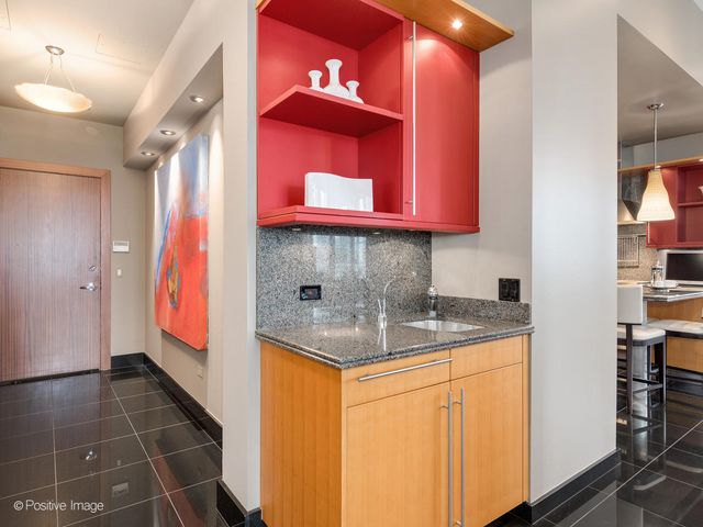 333 W Hubbard Street 1006, Chicago, IL 60654