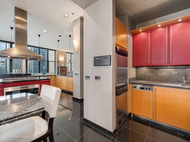 333 W Hubbard Street 1006, Chicago, IL 60654