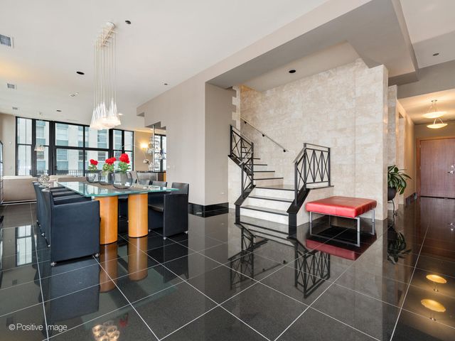 333 W Hubbard Street 1006, Chicago, IL 60654