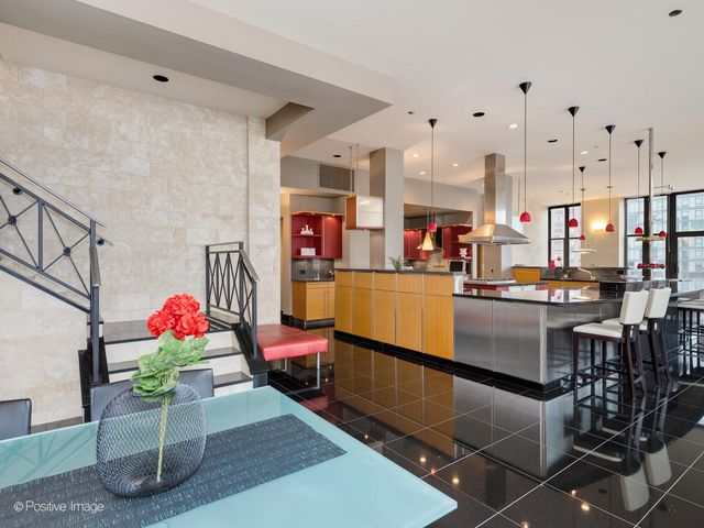 333 W Hubbard Street 1006, Chicago, IL 60654