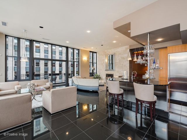 333 W Hubbard Street 1006, Chicago, IL 60654