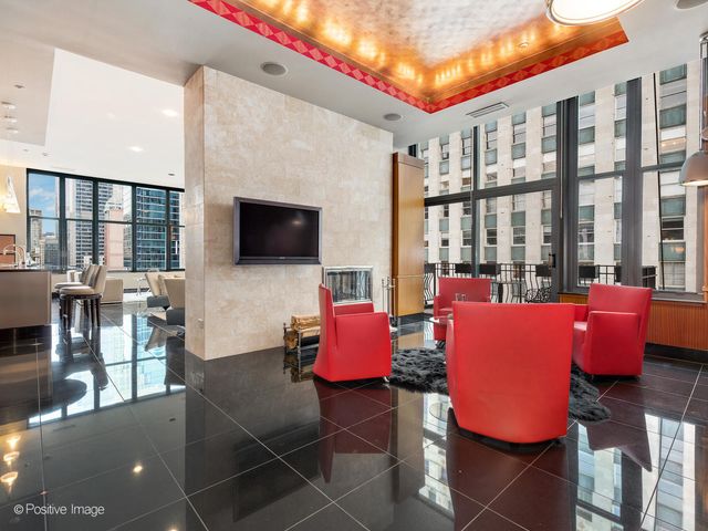 333 W Hubbard Street 1006, Chicago, IL 60654