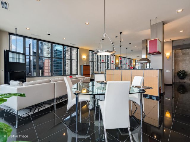 333 W Hubbard Street 1006, Chicago, IL 60654