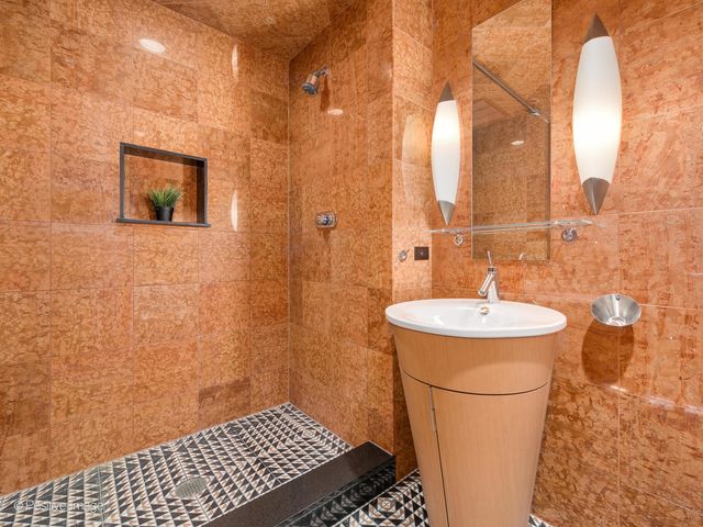 333 W Hubbard Street 1006, Chicago, IL 60654