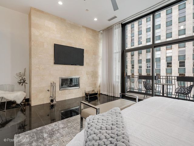 333 W Hubbard Street 1006, Chicago, IL 60654