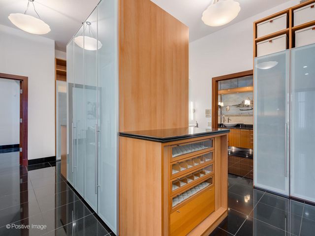 333 W Hubbard Street 1006, Chicago, IL 60654