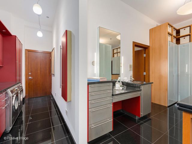 333 W Hubbard Street 1006, Chicago, IL 60654