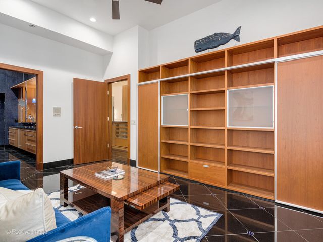 333 W Hubbard Street 1006, Chicago, IL 60654
