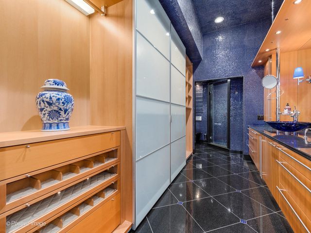 333 W Hubbard Street 1006, Chicago, IL 60654