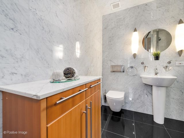 333 W Hubbard Street 1006, Chicago, IL 60654