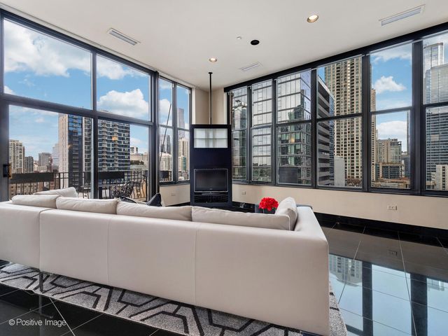 333 W Hubbard Street 1006, Chicago, IL 60654