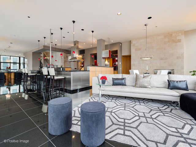 333 W Hubbard Street 1006, Chicago, IL 60654