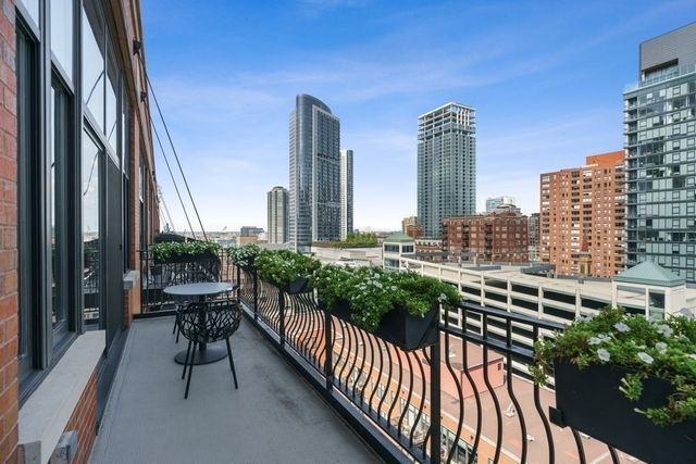 333 W Hubbard Street 1006, Chicago, IL 60654
