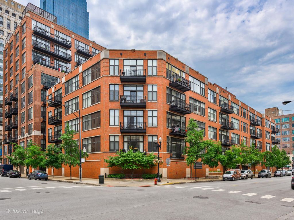 333 W Hubbard Street 1006, Chicago, IL 60654