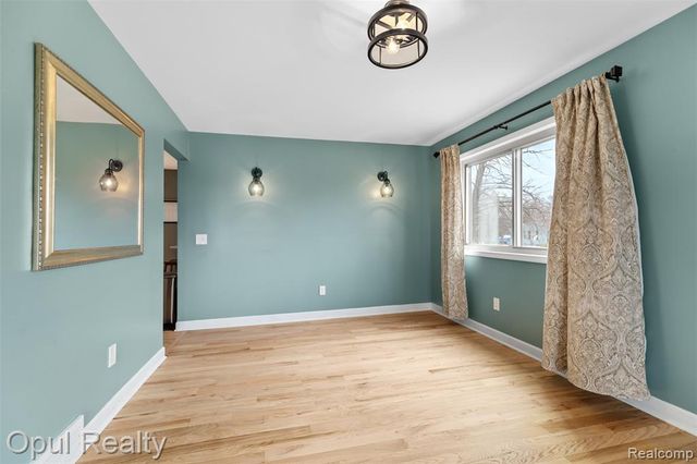 4748 Ravinewood Drive, Commerce Twp, MI 48382