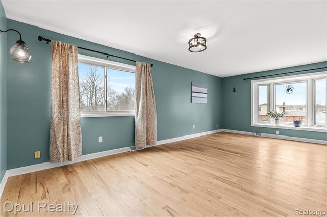 4748 Ravinewood Drive, Commerce Twp, MI 48382