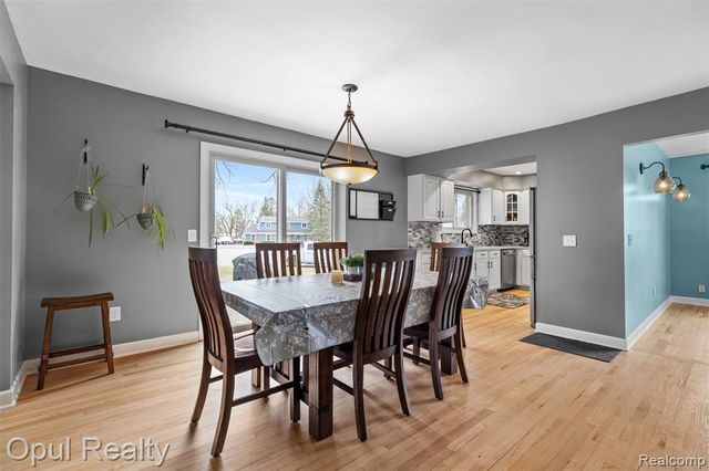 4748 Ravinewood Drive, Commerce Twp, MI 48382