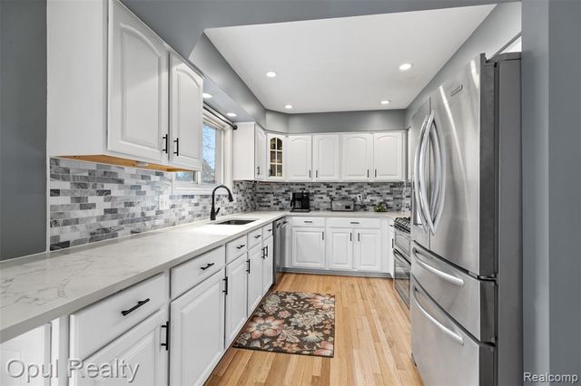 4748 Ravinewood Drive, Commerce Twp, MI 48382