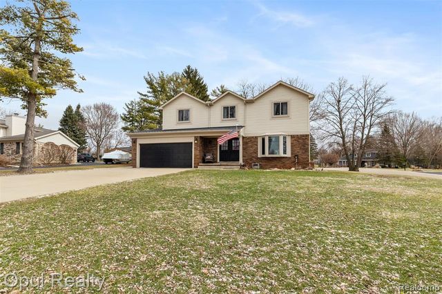 4748 Ravinewood Drive, Commerce Twp, MI 48382