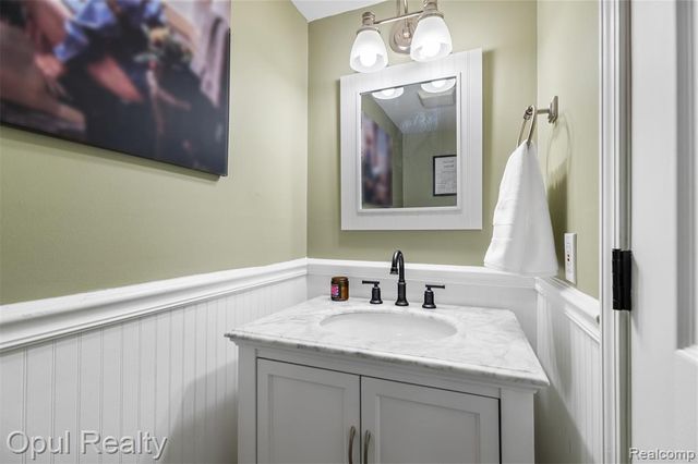 4748 Ravinewood Drive, Commerce Twp, MI 48382