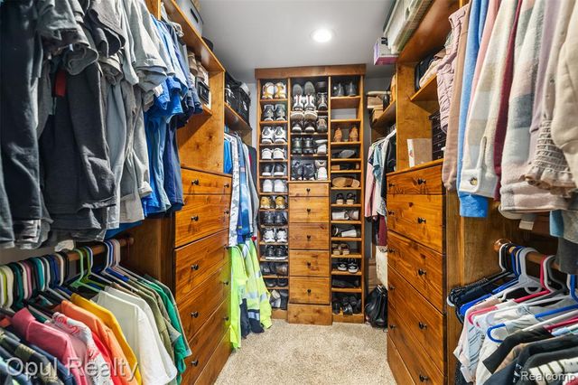 4748 Ravinewood Drive, Commerce Twp, MI 48382