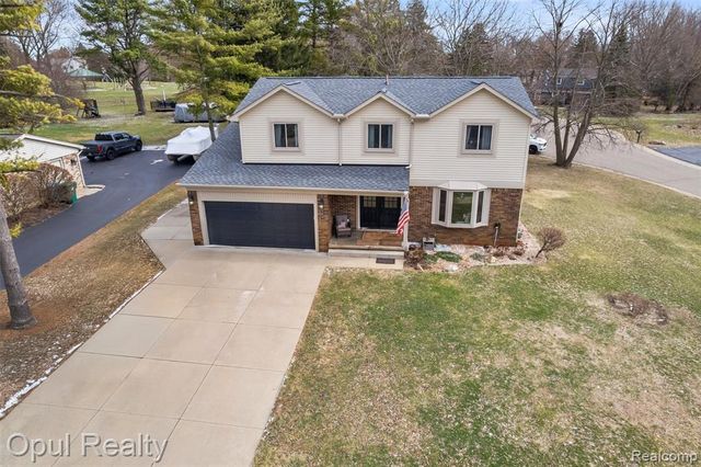 4748 Ravinewood Drive, Commerce Twp, MI 48382