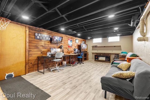 4748 Ravinewood Drive, Commerce Twp, MI 48382