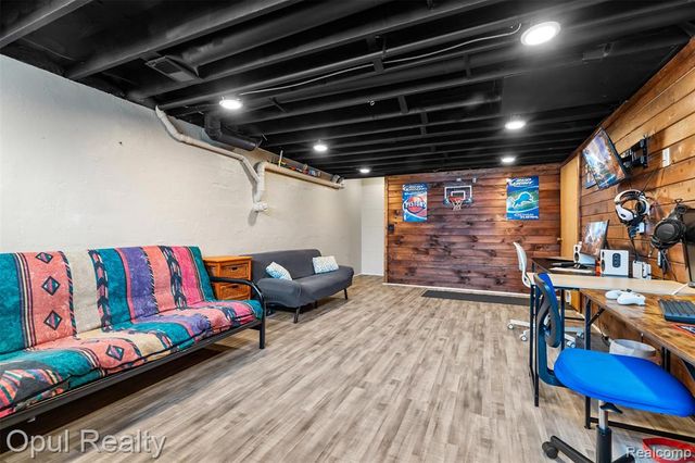 4748 Ravinewood Drive, Commerce Twp, MI 48382