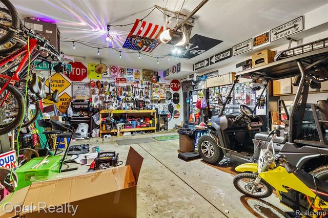 4748 Ravinewood Drive, Commerce Twp, MI 48382