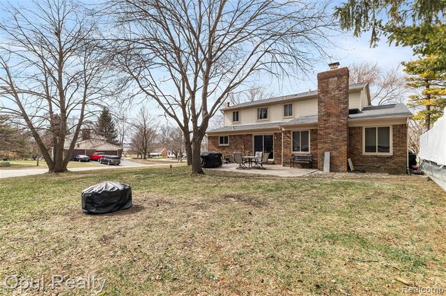 4748 Ravinewood Drive, Commerce Twp, MI 48382