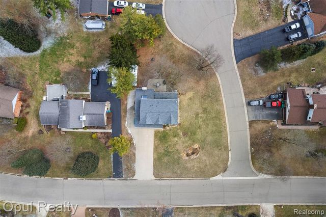 4748 Ravinewood Drive, Commerce Twp, MI 48382