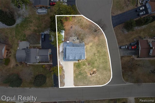 4748 Ravinewood Drive, Commerce Twp, MI 48382