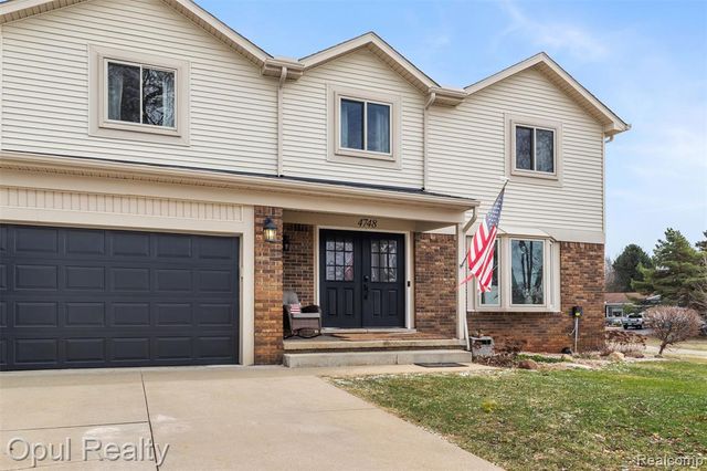 4748 Ravinewood Drive, Commerce Twp, MI 48382