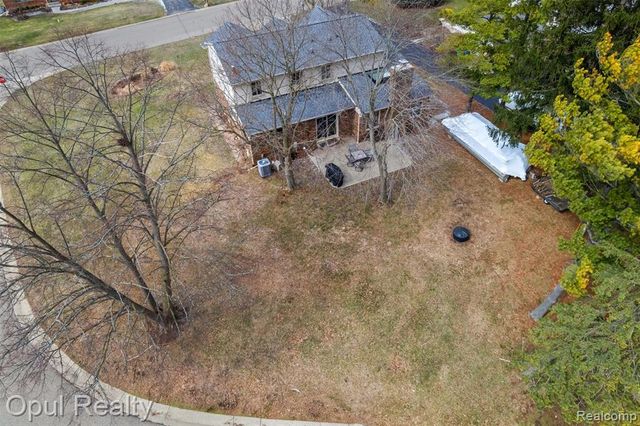 4748 Ravinewood Drive, Commerce Twp, MI 48382