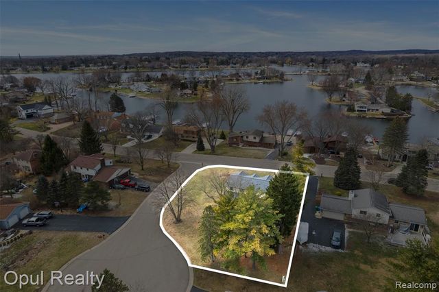 4748 Ravinewood Drive, Commerce Twp, MI 48382