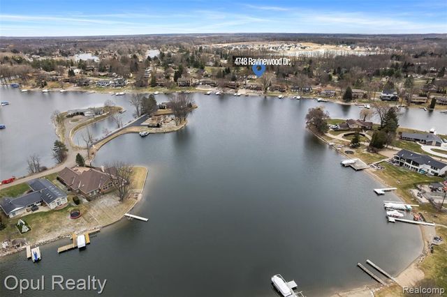 4748 Ravinewood Drive, Commerce Twp, MI 48382