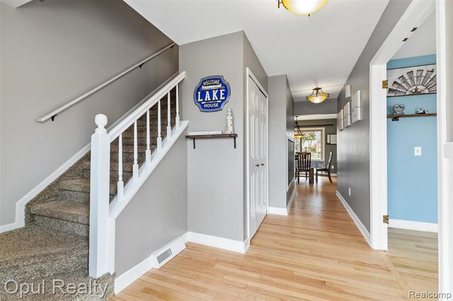 4748 Ravinewood Drive, Commerce Twp, MI 48382