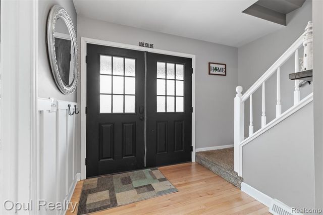 4748 Ravinewood Drive, Commerce Twp, MI 48382