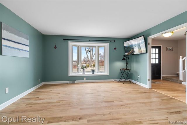 4748 Ravinewood Drive, Commerce Twp, MI 48382