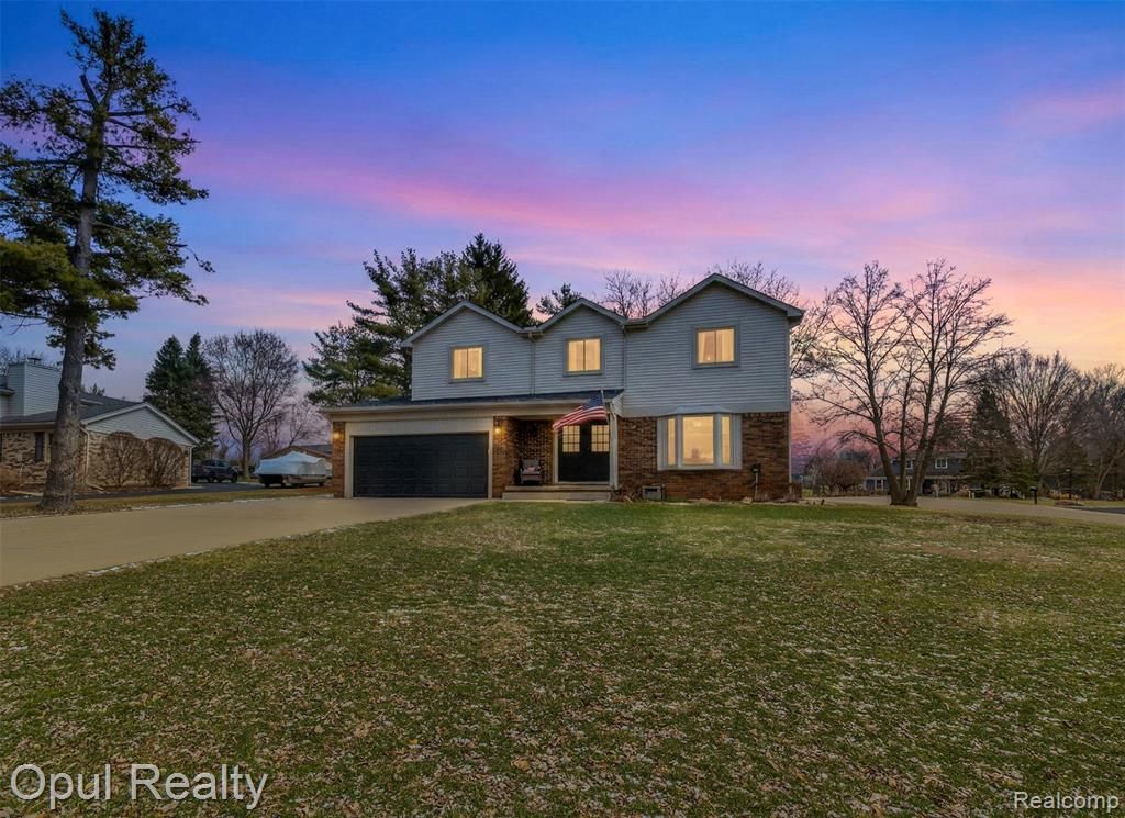 4748 Ravinewood Drive, Commerce Twp, MI 48382