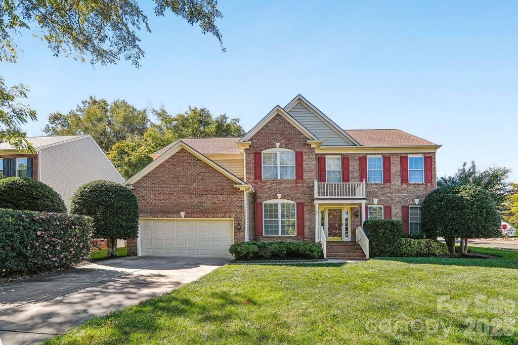704 Meadow Lake Drive, Matthews, NC 28105