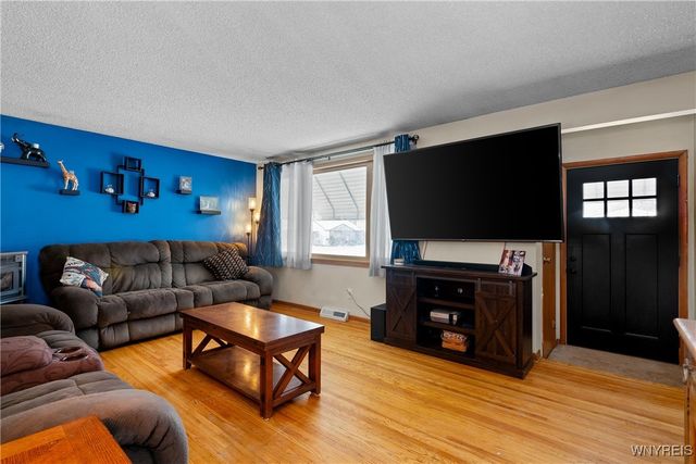 3 Honduras Lane, Cheektowaga, NY 14225