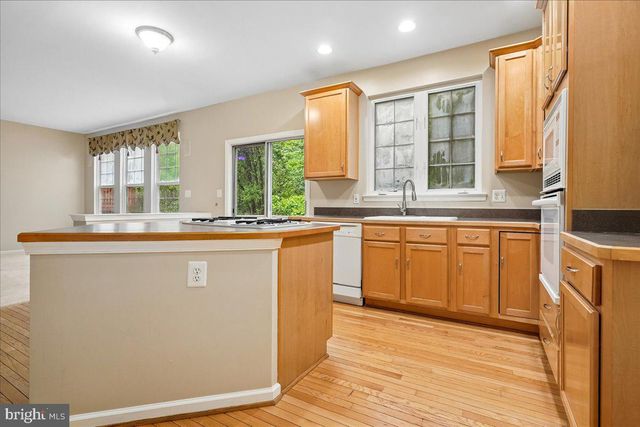 4114 CARDINAL CREST DR, Woodbridge, VA 22193