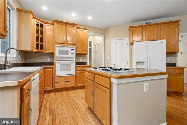4114 CARDINAL CREST DR, Woodbridge, VA 22193